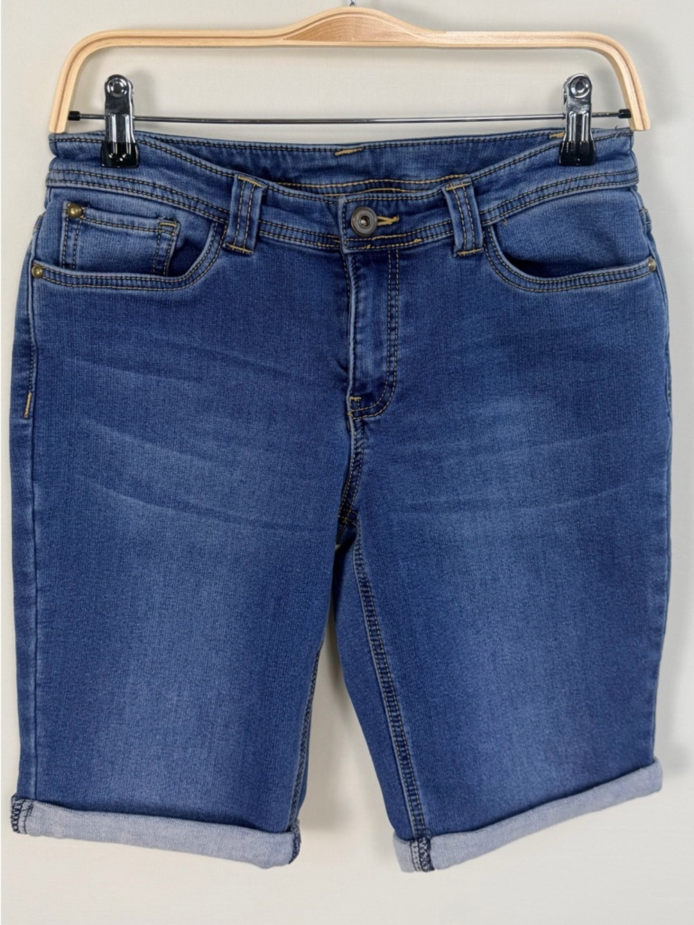 Christopher & Banks Denim Shorts Size 4 Medium Wash Cuffed Stretch Mid Rise